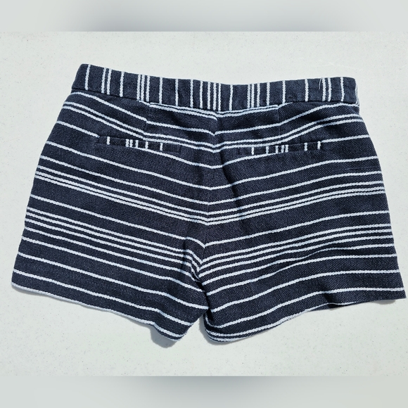 BANANA REPUBLIC Shorts Blue and White Stripped Stretch size 6 - Picture 2 of 3